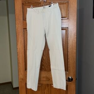 Vineyard vines flat front slim fit club pants. Size 30x32